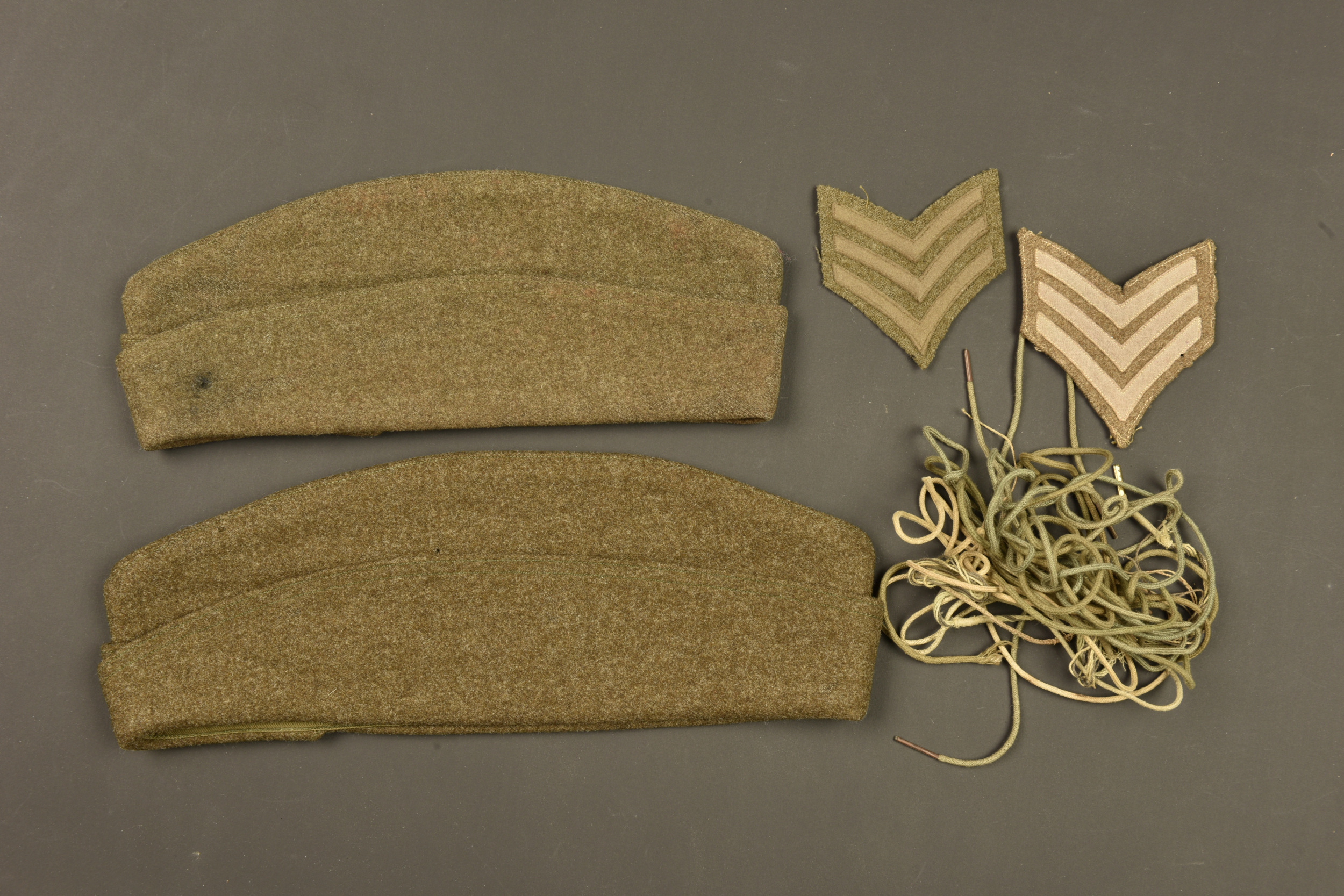 Culotte US en toile, bonnets de police et chevrons. US canvas breeches, overseas caps and chevrons — photo 6