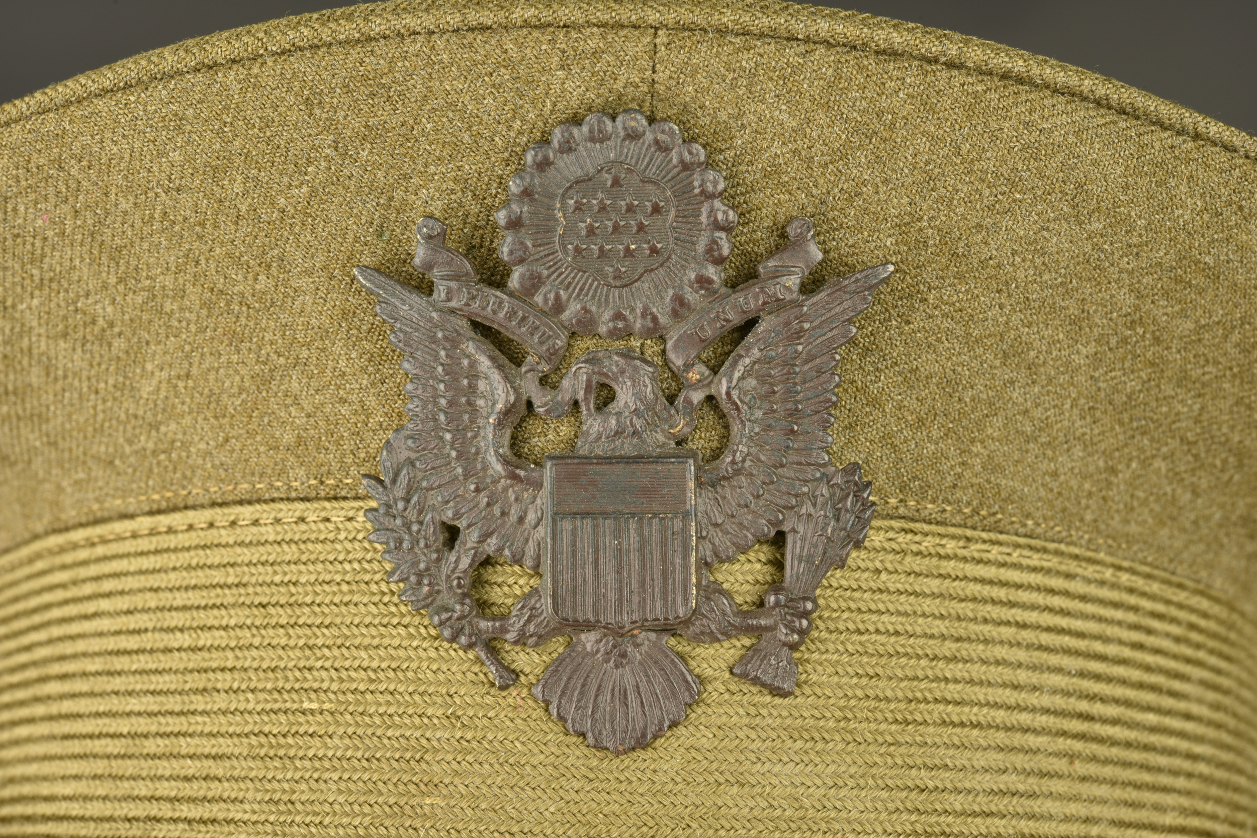 Casquette d'officier américain et paire de jumelles. American officer’s visor cap and pair of binoculars — photo 11