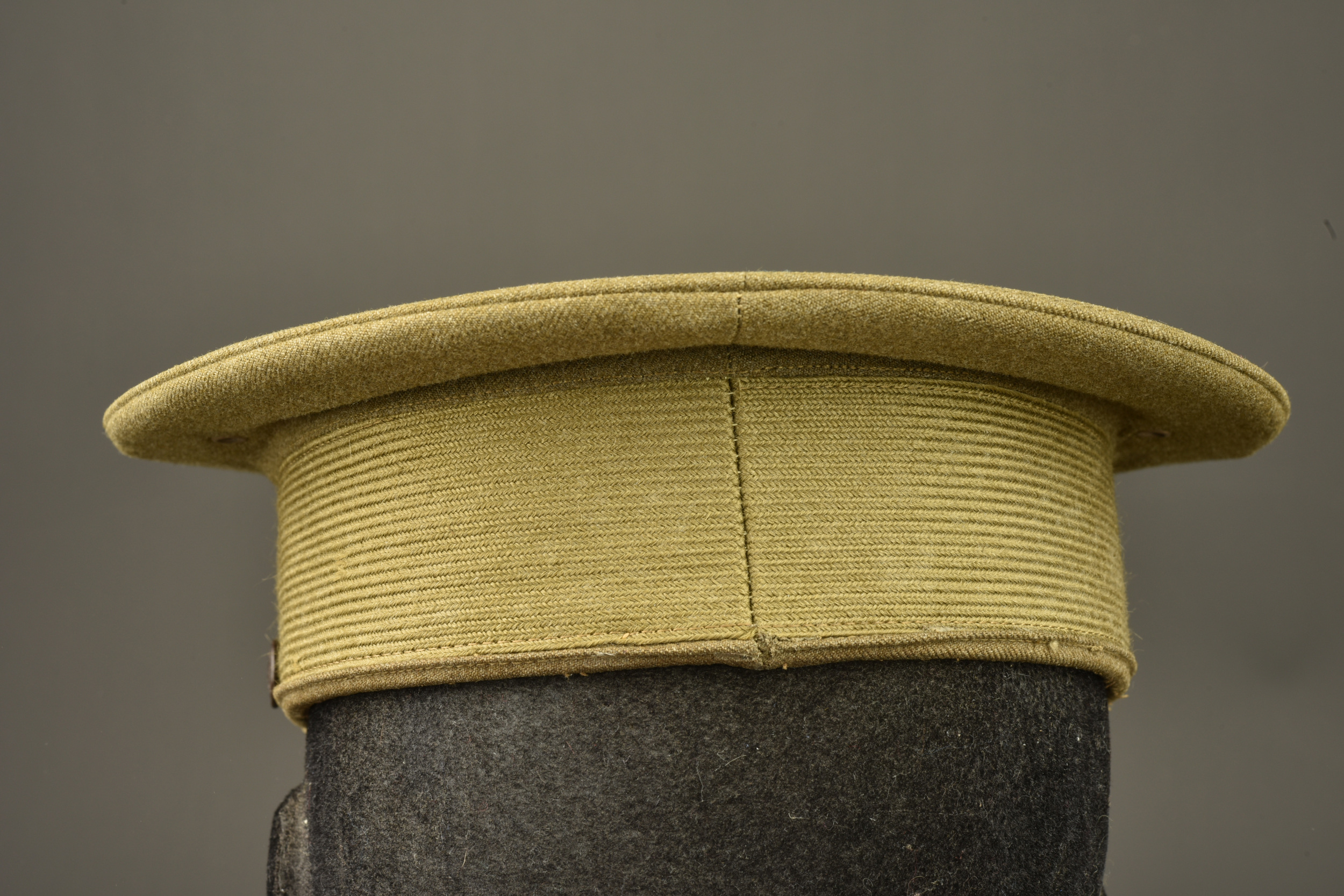 Casquette d'officier américain et paire de jumelles. American officer’s visor cap and pair of binoculars — photo 12
