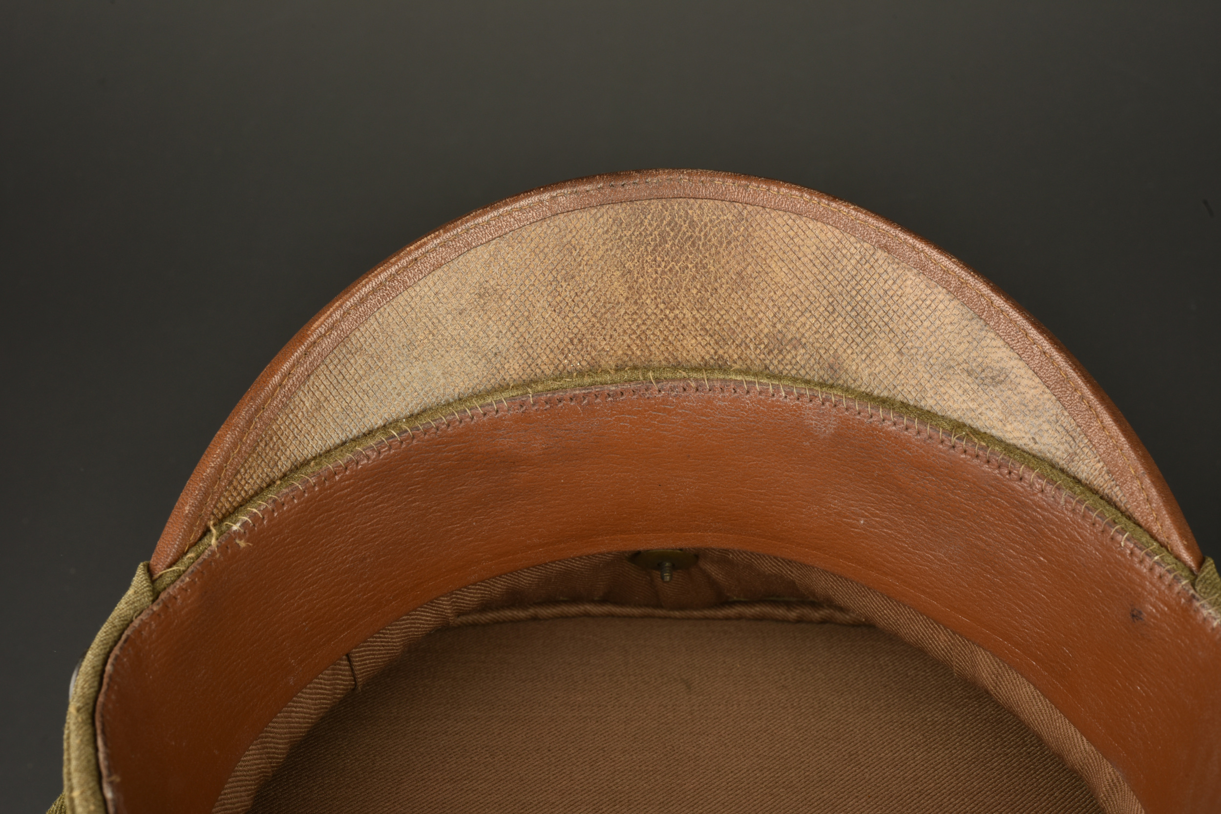 Casquette d'officier américain et paire de jumelles. American officer’s visor cap and pair of binoculars — photo 7