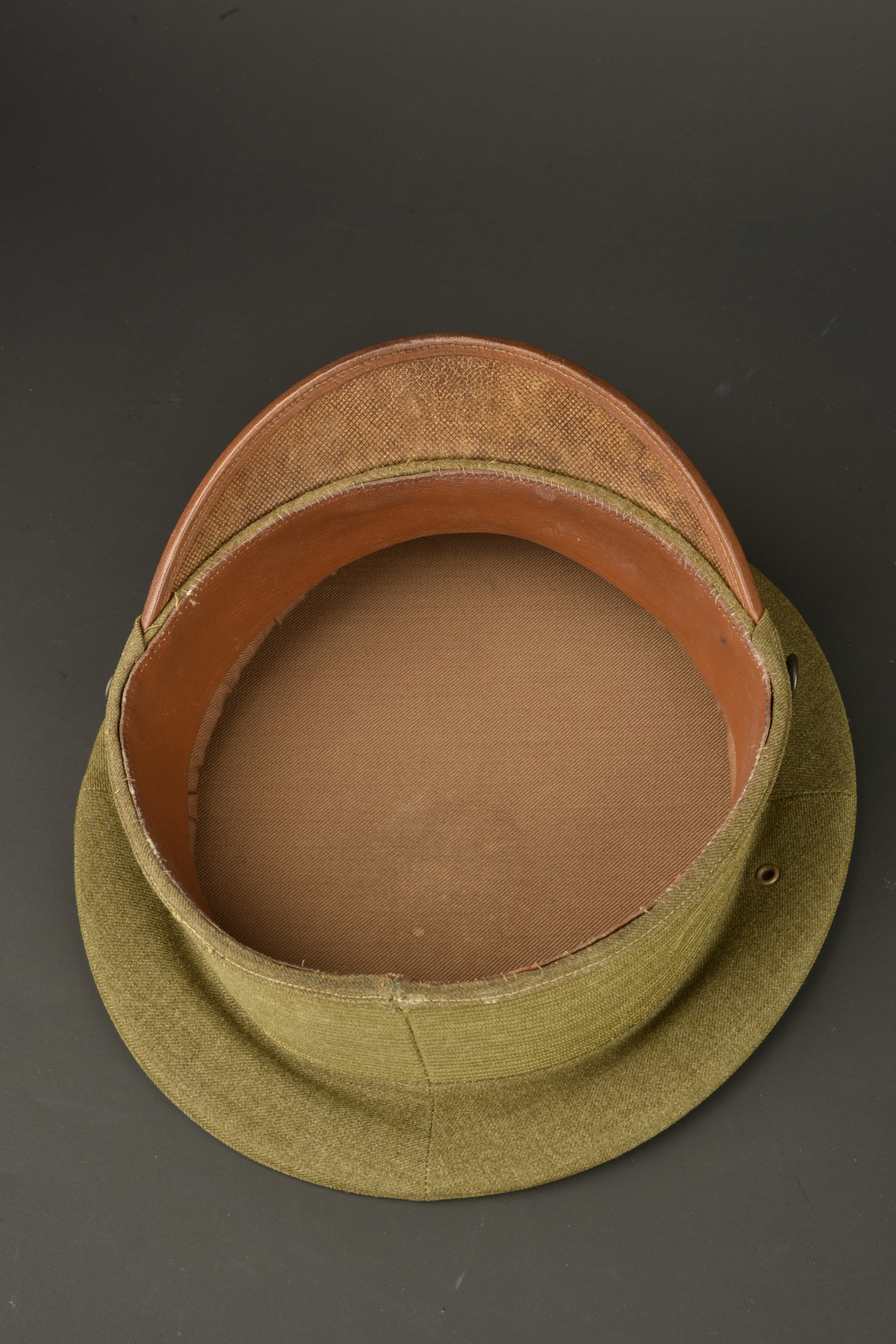 Casquette d'officier américain et paire de jumelles. American officer’s visor cap and pair of binoculars — photo 8
