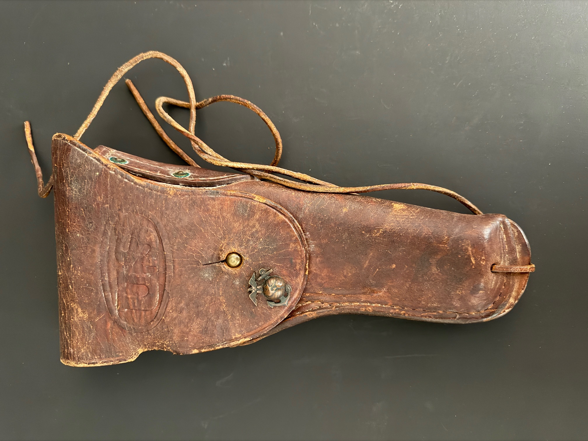 Etui de Colt M1911 US avec insigne USMC. US Colt M1911 holster with USMC insignia — photo 1