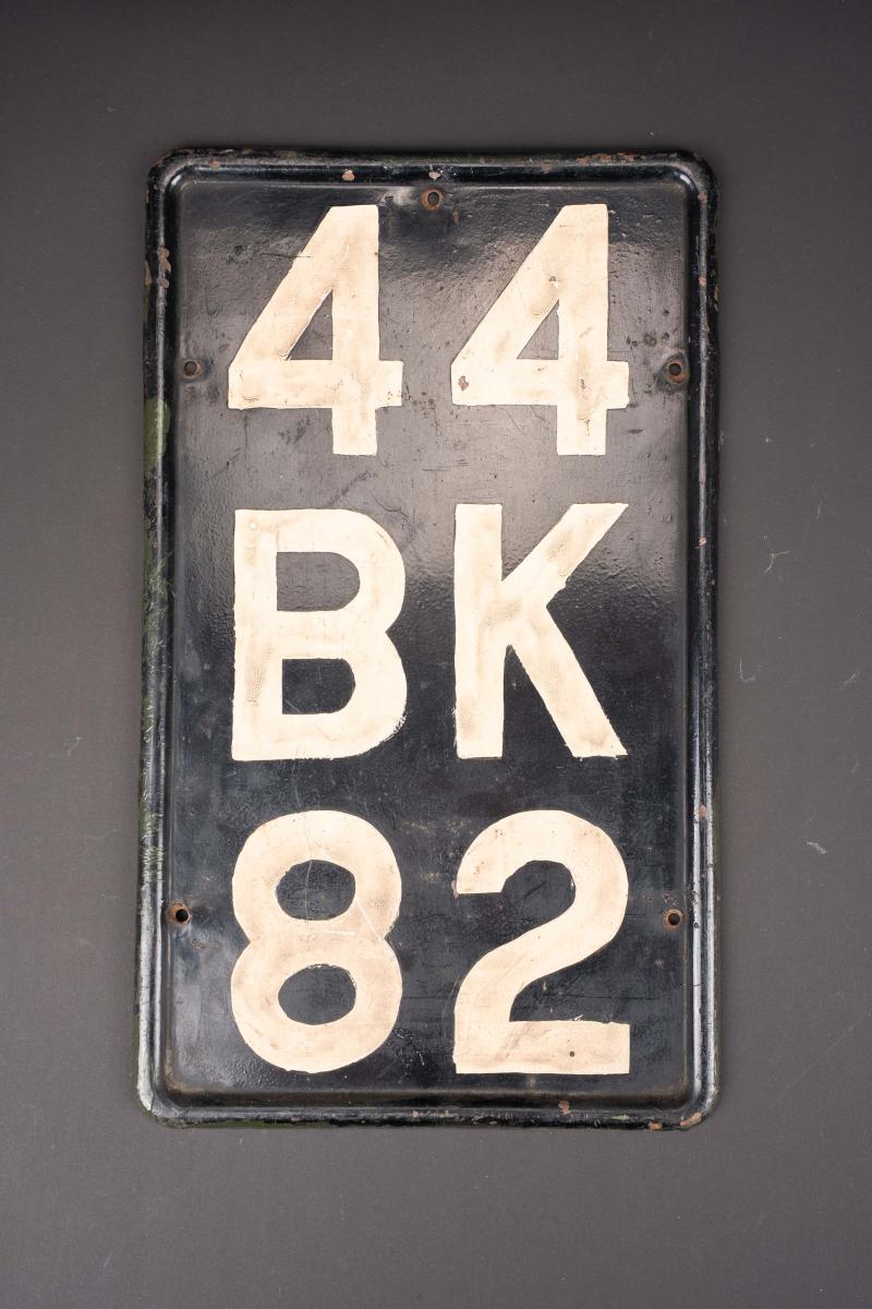 Plaque d'immatriculation civile. Civil registration plate.