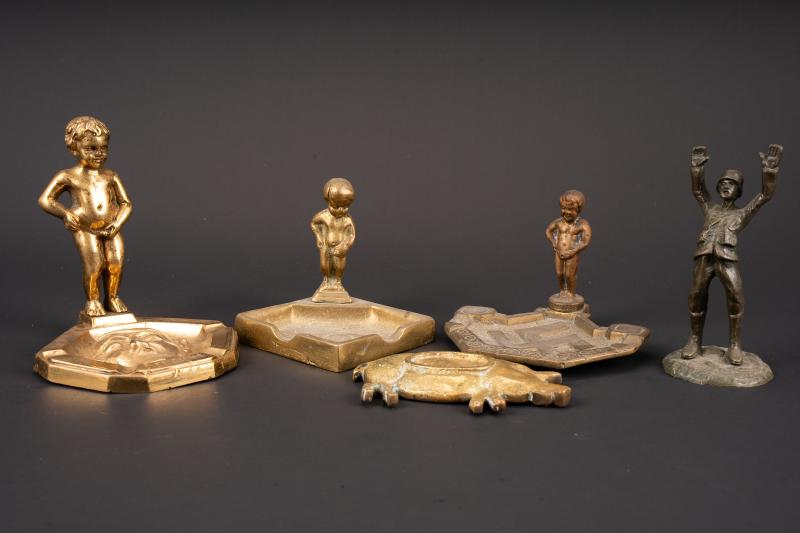 Cendriers satyrique. Satirical ashtrays.