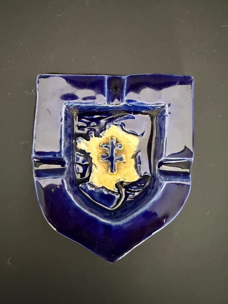 Cendrier Croix de Lorraine. Cross of Lorraine ashtray.