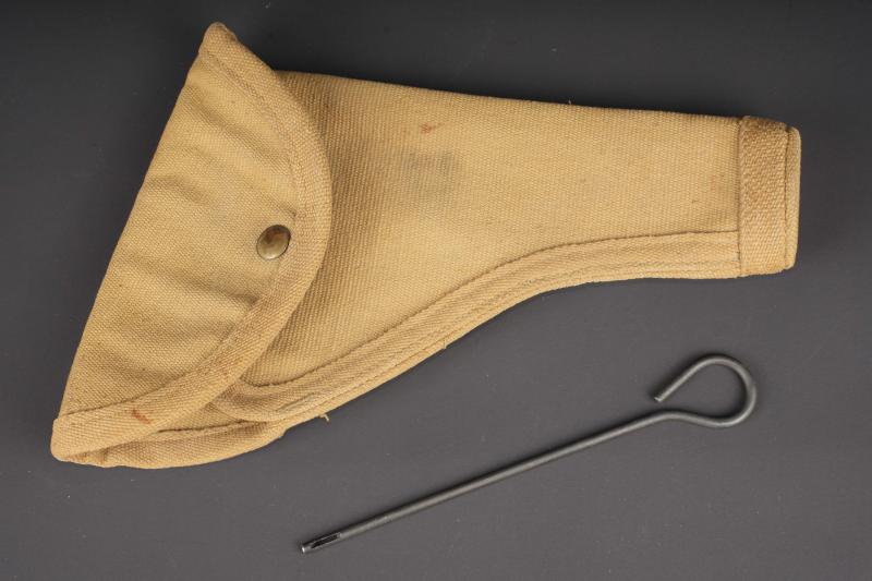 Holster de pistolet canadien. Canadian pistol holster.