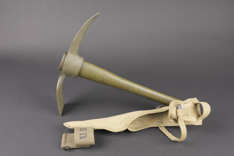 Pioche individuelle US. US army entrenching pick