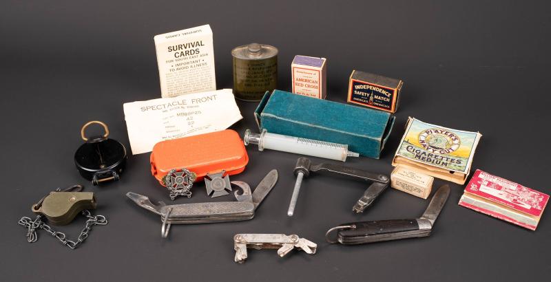 Petits Équipements US. US Army equipment.