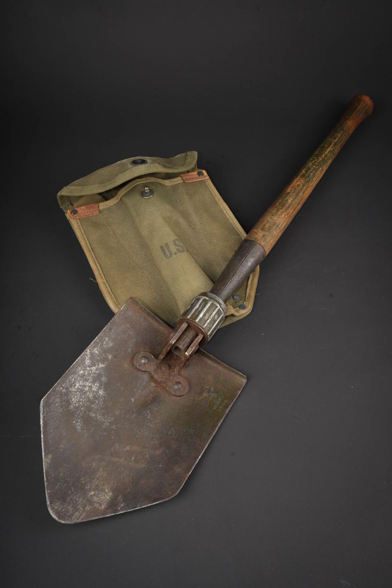 Pelle pliante US. US army folding shovel