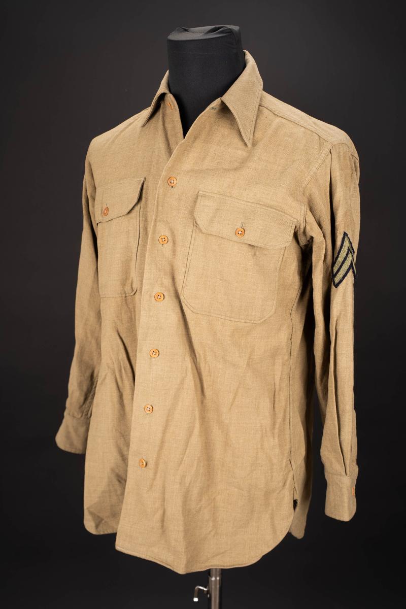 Chemise moutarde. US Army mustard shirt.
