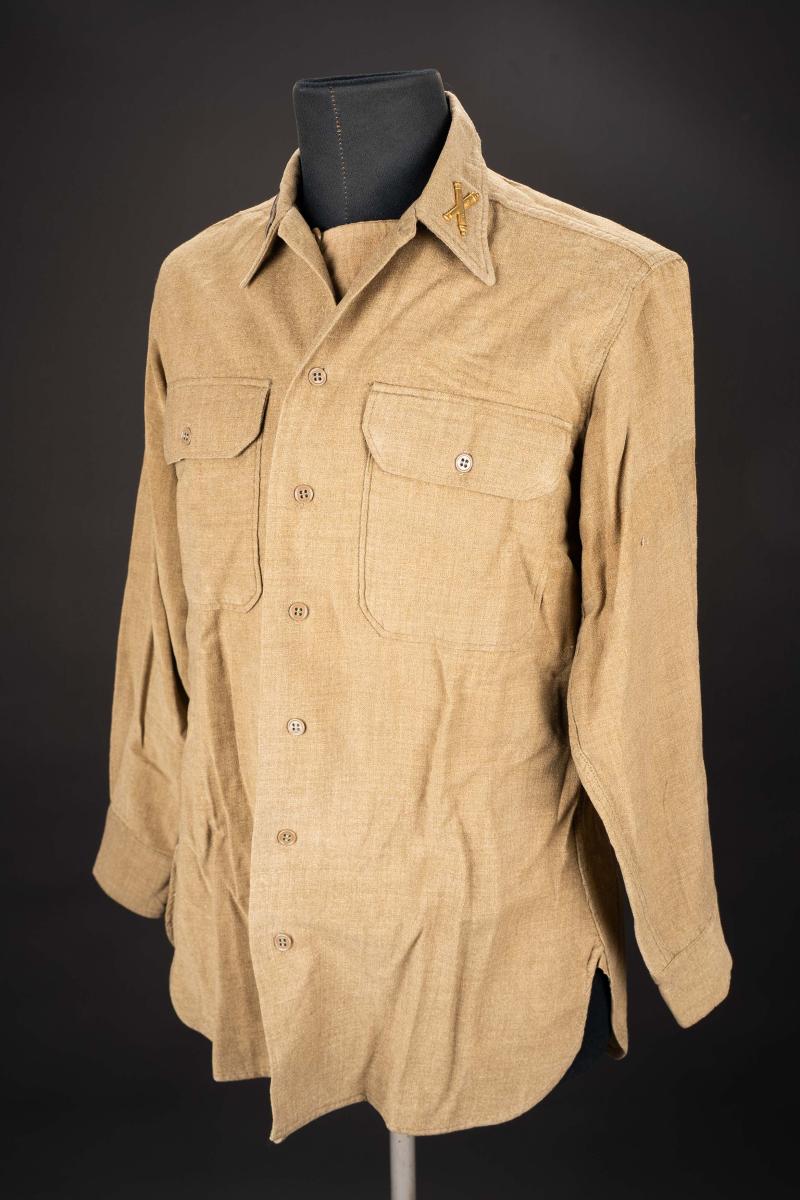 Chemise moutarde. US Army mustard shirt.