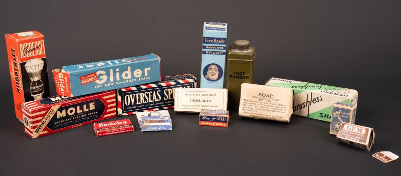 Accessoires de toilette US. US toiletry accessories.