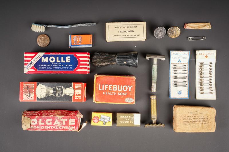 Accessoires de toilette US. US toiletry accessories.