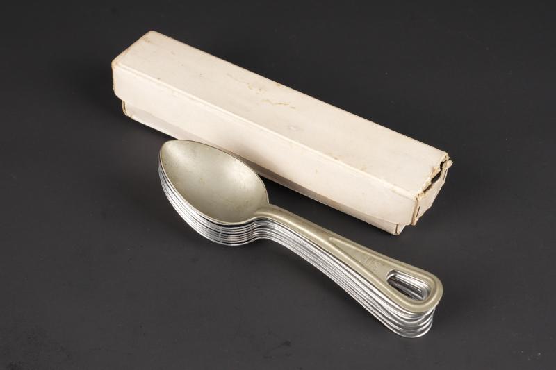 Cuillères US en boite. US Army spoons in box.