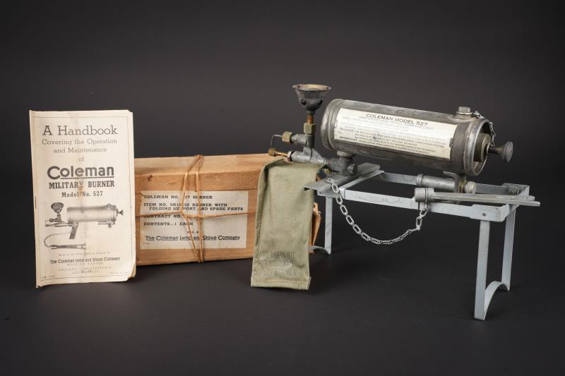 Réchaud Coleman en boite. US Army Coleman stove in box.