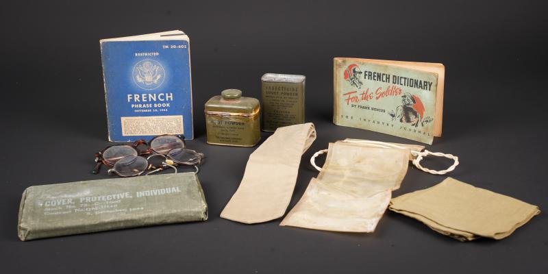 Petits accessoires US. Small US Army accessories.