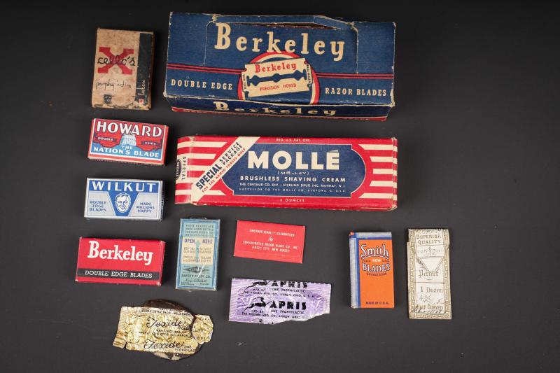 Accessoires de toilette US. US toiletry accessories.