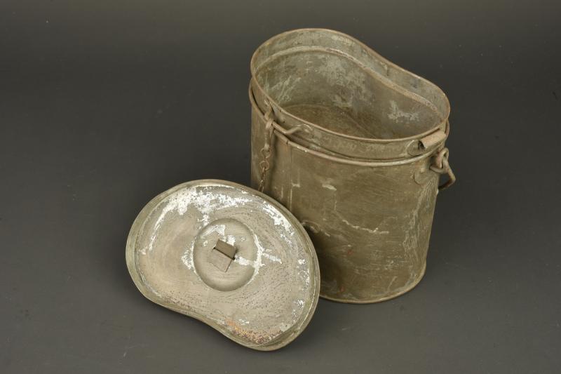 Gamelle française haricot. French kidney shaped mess tin