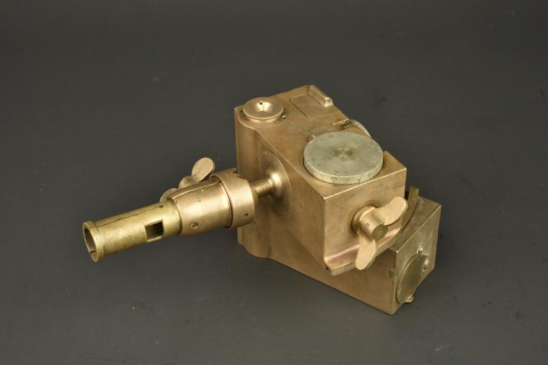 Théodolite français modèle R St Etienne 1915. French Model R theodolite manufactured by St Etienne in 1915