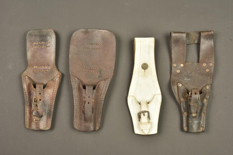 Lot de 4 portes baïonnette français. Lot of four French bayonet frogs
