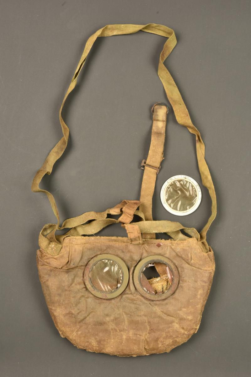 Masque anti gaz français type M2. French M2 anti gas mask