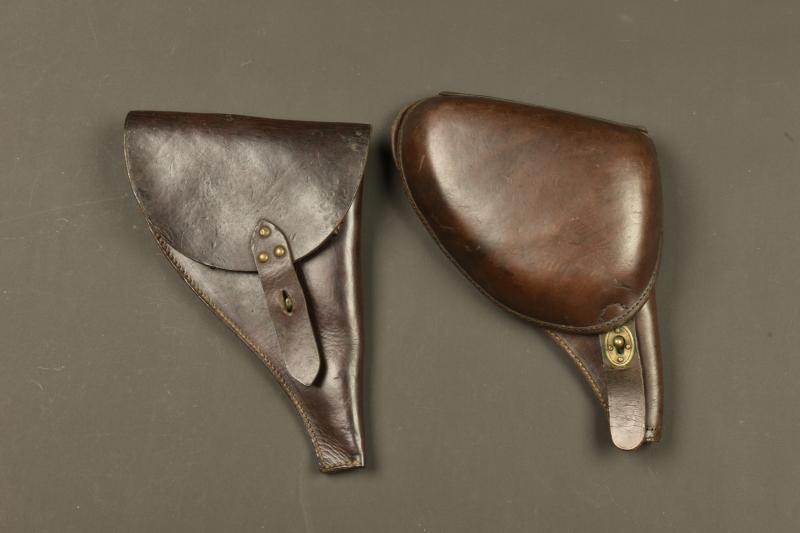 Lot de deux étuis pour revolver français 1892. Lot of two holsters for French Model 1892 revolver