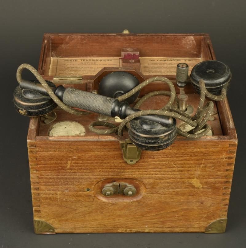 Téléphone de campagne français SIT type 144-8. French SIT field telephone type 144-8