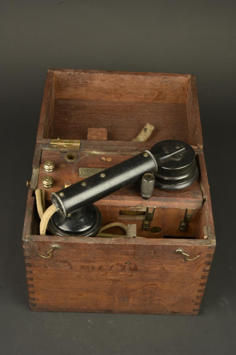 Téléphone de campagne français Mildé. French Mildé field telephone