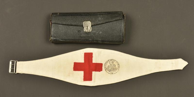 Brassard et trousse d'infirmier français. French medic’s armband and medical pouch