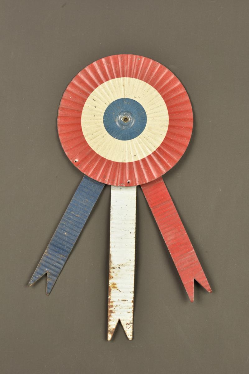 Cocarde tricolore de tombes provisoires. Tricolour cockade for provisional graves