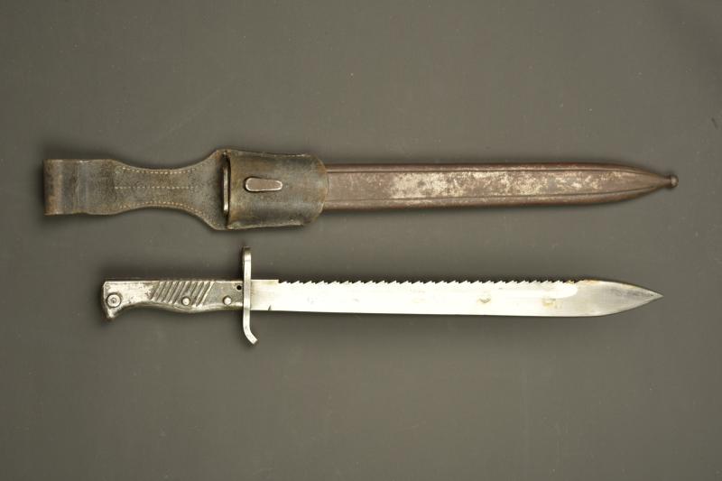 Baïonnette allemande ersatz à dents de scie. German ersatz sawback bayonet