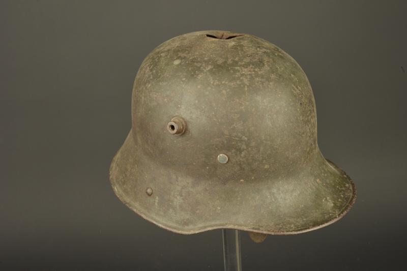 Casque allemand M1916 à impact. German Model 1916 helmet with impact damage