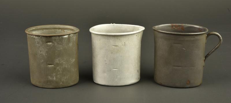Lot de 3 quarts allemands de différents modèles. Lot of three German drinking cups of different models