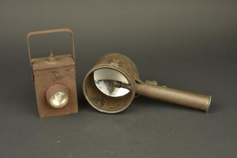 Lot de 2 lampes allemandes feldgrau. Lot of two feldgrau German flashlights