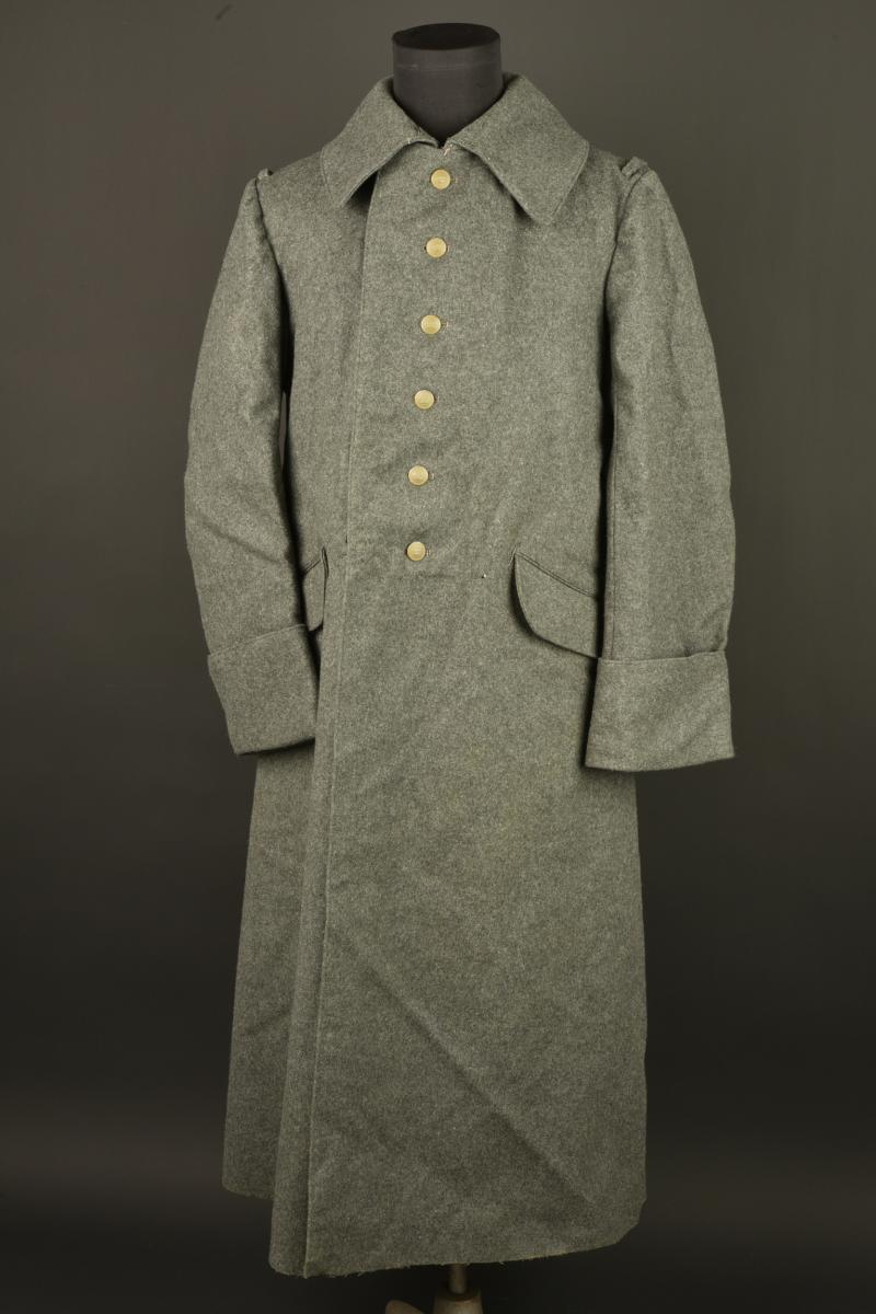 Capote allemande feldgrau M1915 d'un artilleur bavarois. German feldgrau Model 1915 greatcoat of a Bavarian artilleryman.