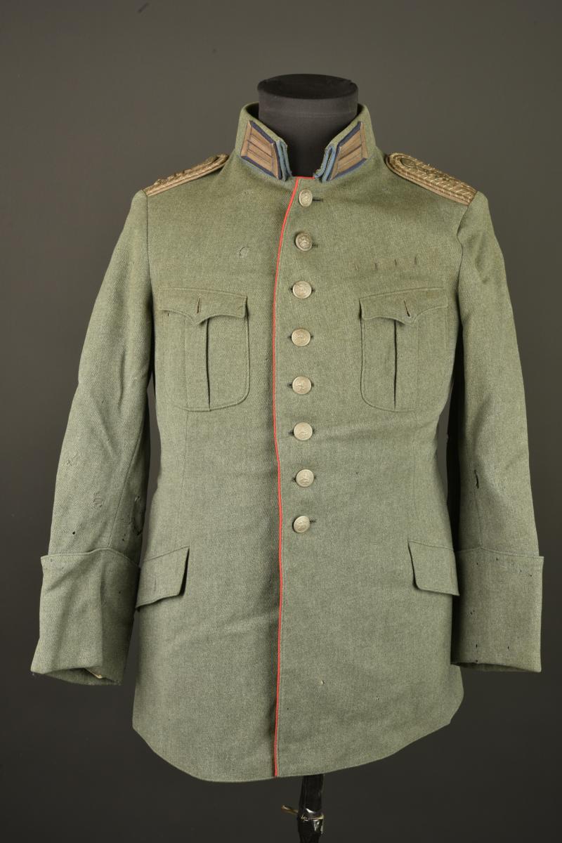 Tunique feldgrau d'un officier bavarois. Feldgrau tunic of a Bavarian officer.