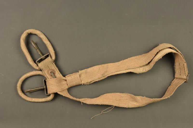 Sangle de mitrailleur MG08 ersatz en ortie. Ersatz MG08 machine gunner’s sling made of nettle fiber.
