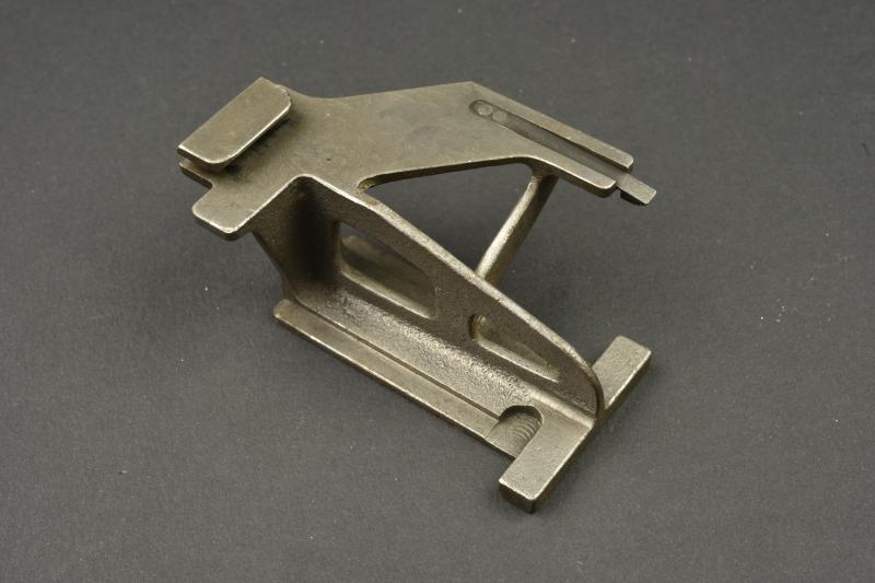 Support de chargeur tambour pour MG08-15. Drum magazine support for MG08-15.