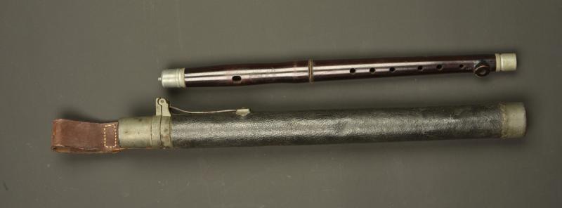 Fifre allemand avec son étui modèle 1915. German fife with its Model 1915 case