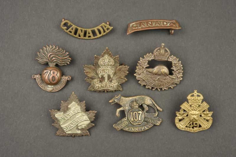 Lot de 8 insignes Canadiens. Lot of 8 Canadian badges