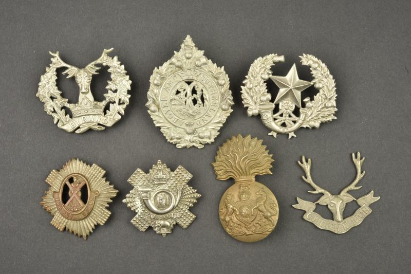 Lot de 7 cap badge Ecossais. Lot of 7 Scottish cap badges.