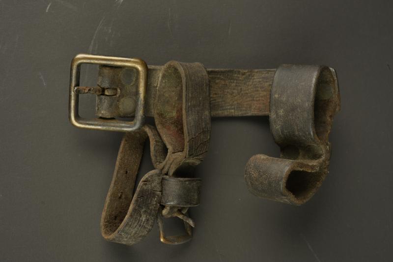 Porte manche d'outil anglais en cuir pattern 1914. British Pattern 1914 leather helve carrier