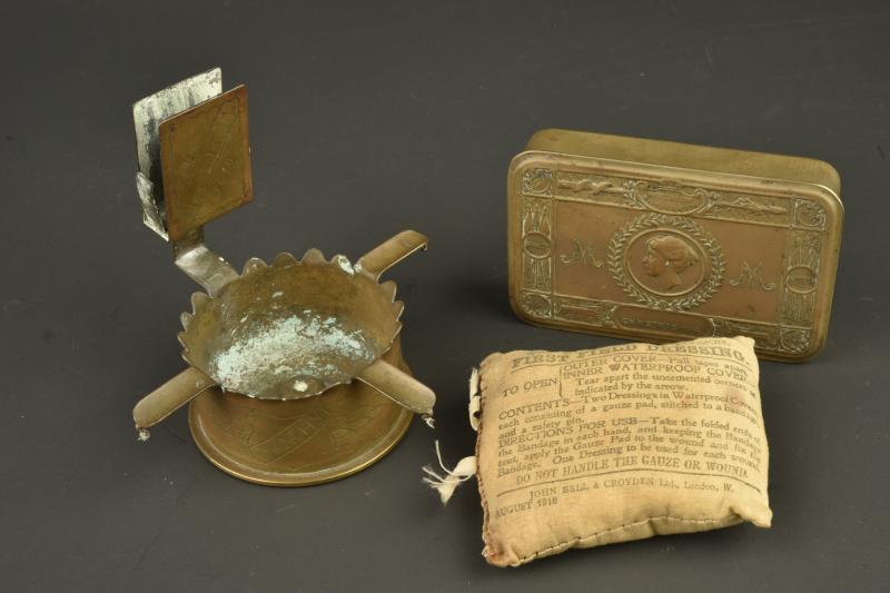 Lot de petits objets anglais. Lot of small British personal items