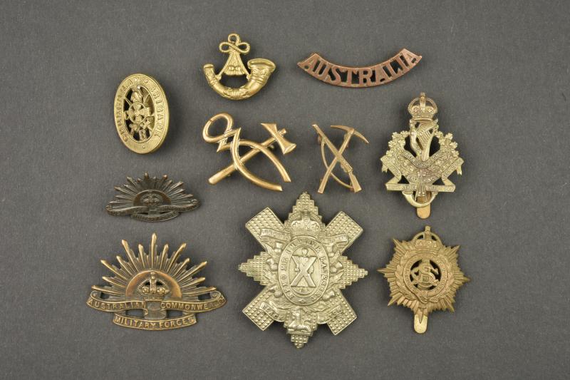 Lot de 10 insignes australiens et anglais. Lot of 10 Australian and British badges