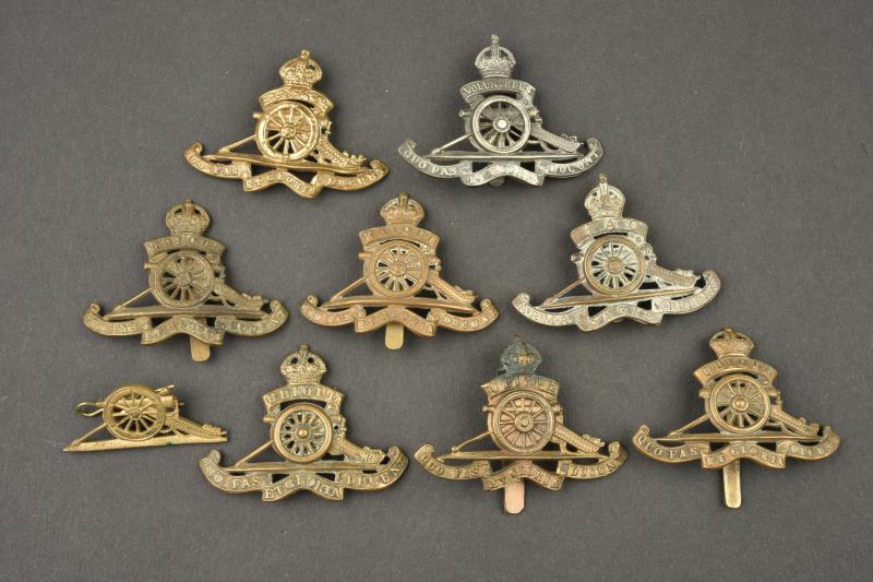 Lot de 9 insignes d'artillerie anglais. Lot of 9 British artillery badges