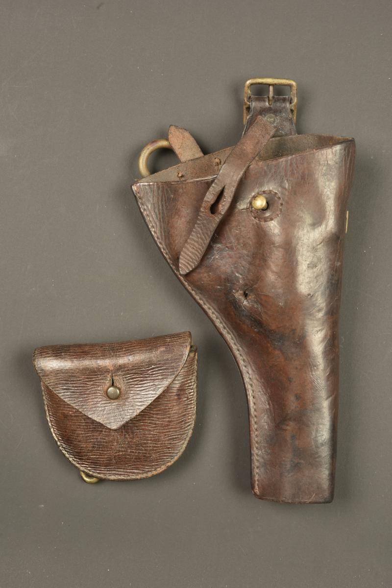Etui et cartouchière de Webley pour tankiste ou mitrailleur anglais. Webley holster and ammunition pouch for British tanker or machine gunner