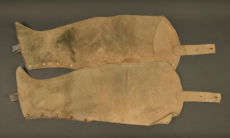 Paire de cuissardes imperméables anglaises. Pair of British waterproof thigh boots