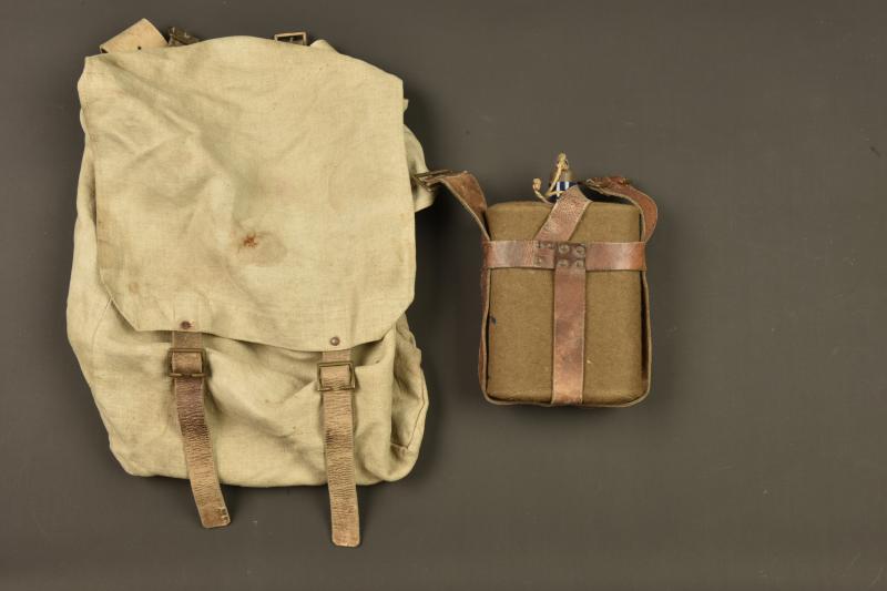 Sac à dos et bidon australiens pattern 1915. Australian Pattern 1915 backpack and canteen