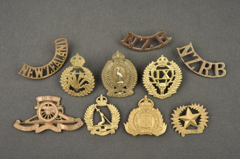 Lot de 10 badges New Zealand. Lot of 10 New Zealand badges