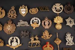 Cap badge britannique. British cap badge. — miniature 3
